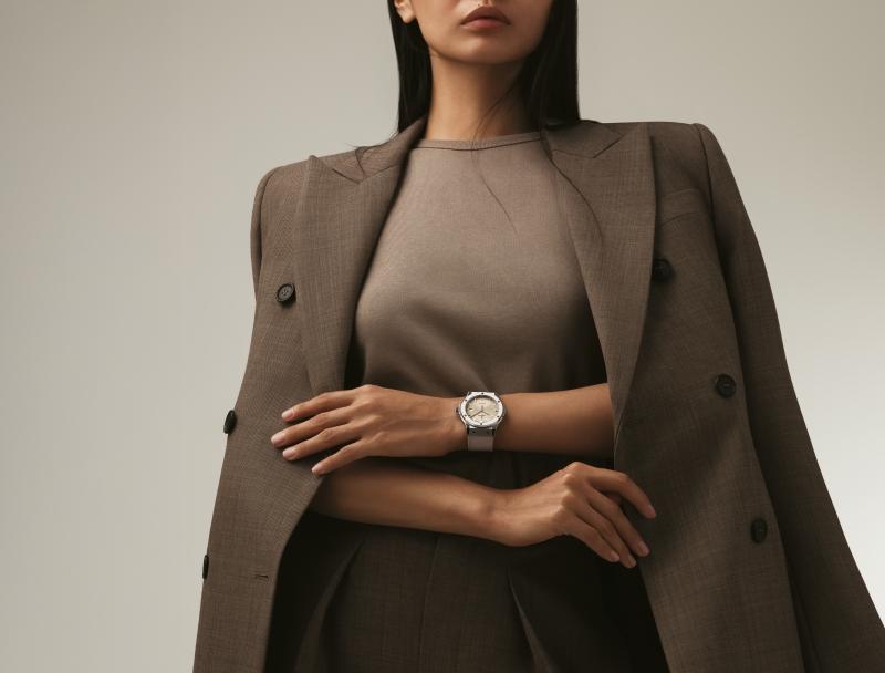  Classic Fusion Titanium Essential Taupe 42 mm