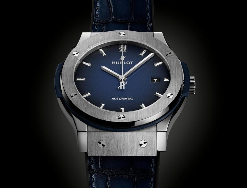 Classic Fusion Titanium Deep Blue 42 mm, bottom view