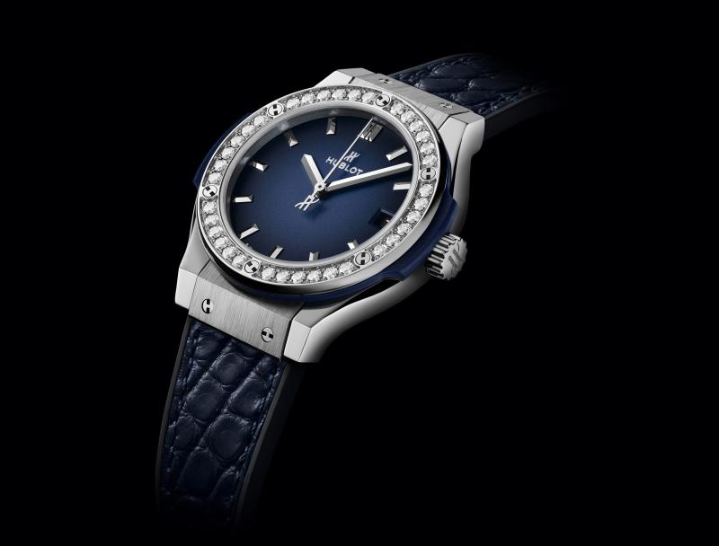 Classic Fusion Titanium Deep Blue Diamonds 33 mm, side view