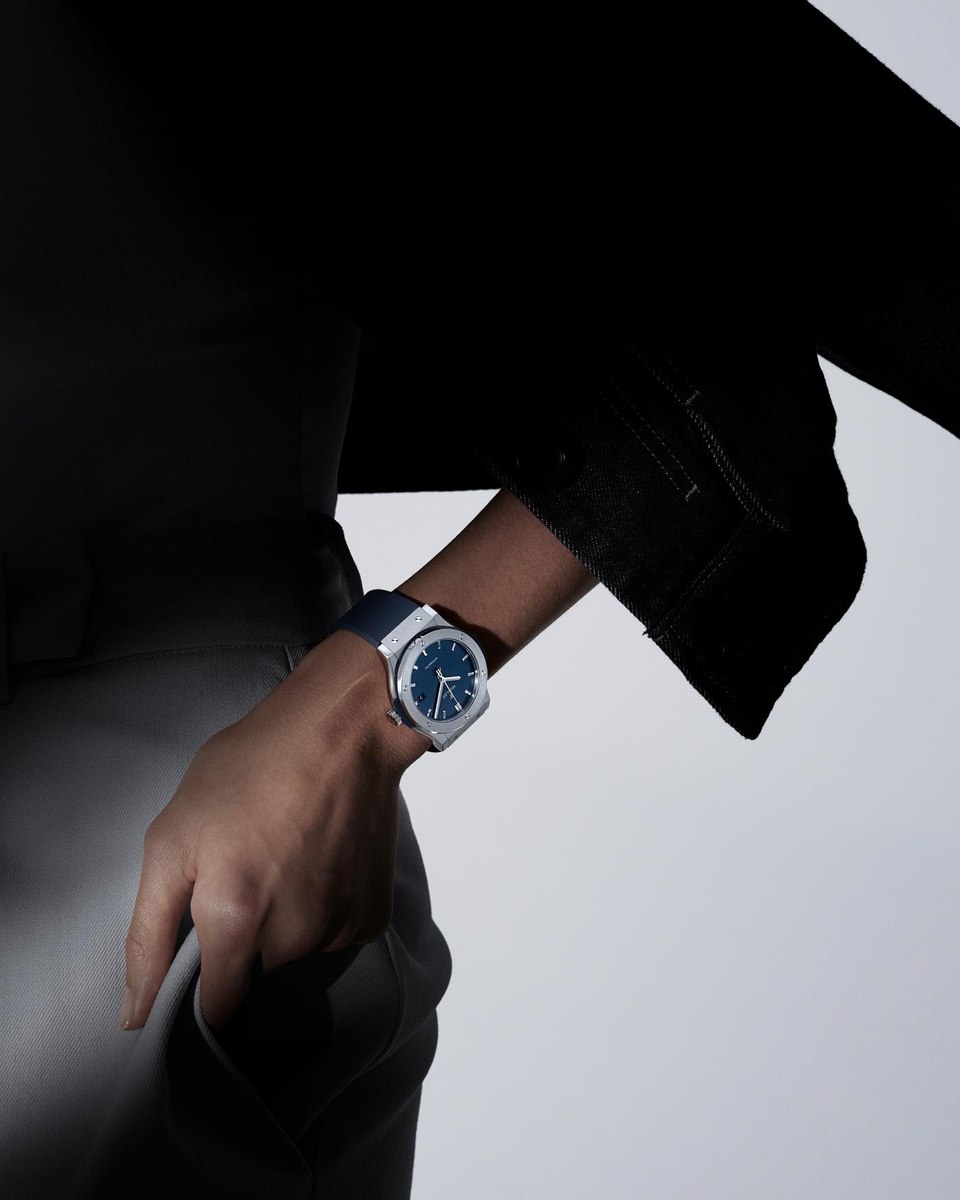 classic fusion titanium blue 42 mm