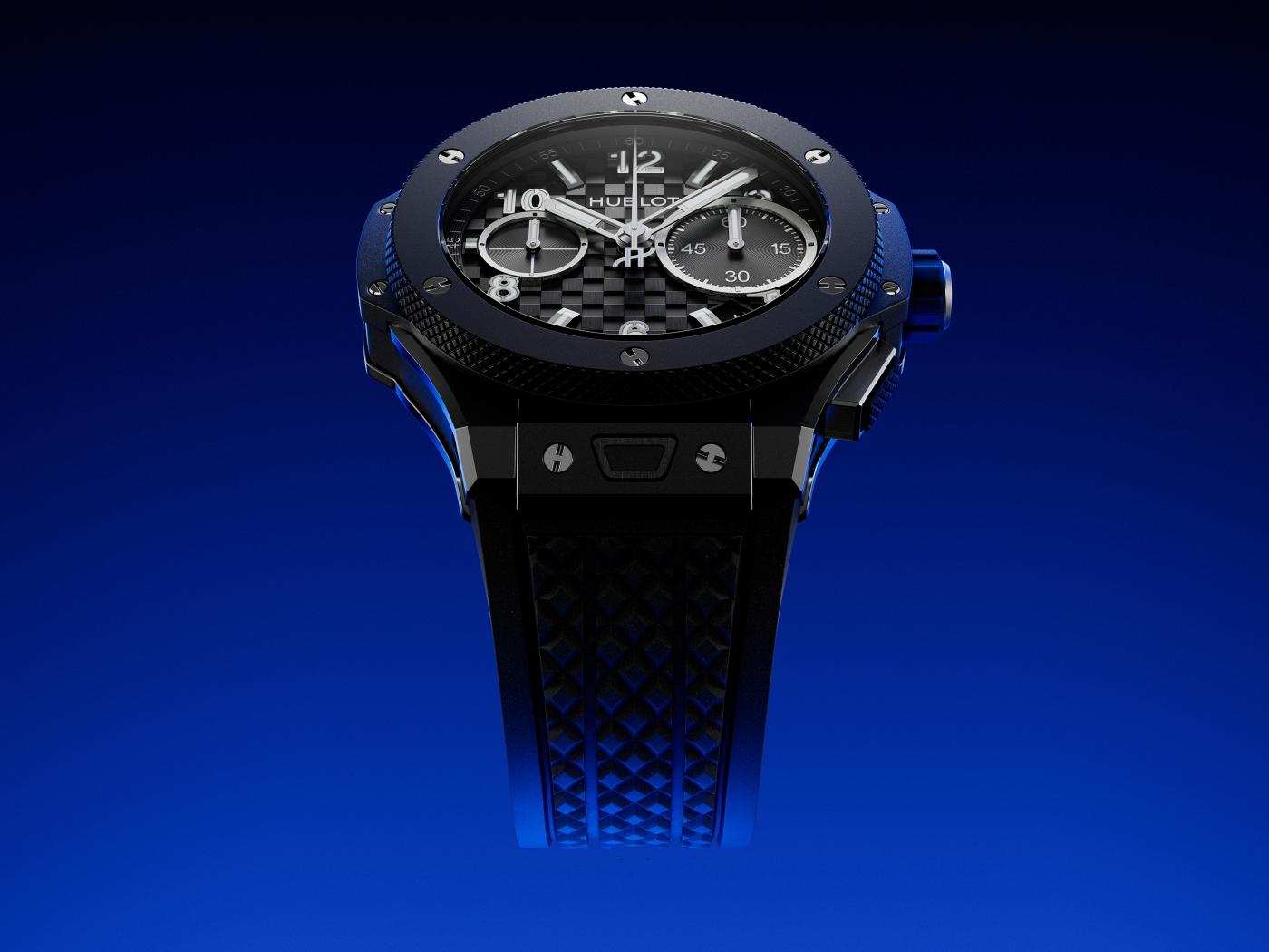 Big Bang Original Unico Black Magic 43 mm - bottom shot on blue background