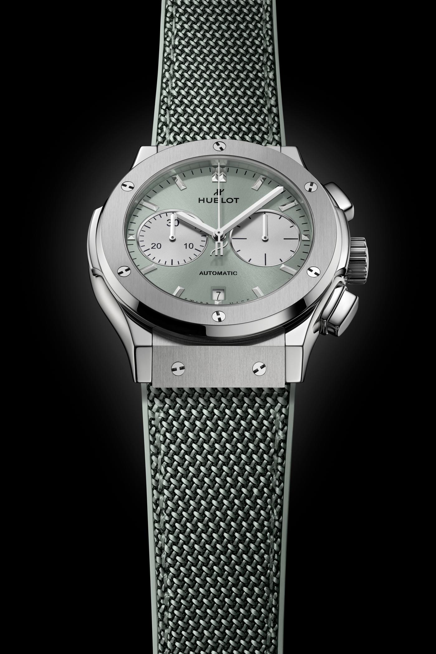 しんぼるぐ Classic Fusion Chronograph Titanium Sage Green 45 mm | Hublot